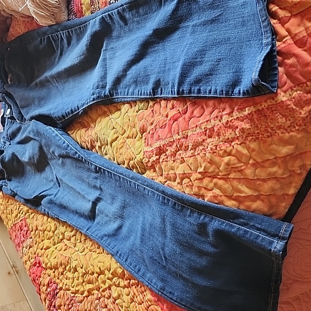 Mid rise Levi jeans